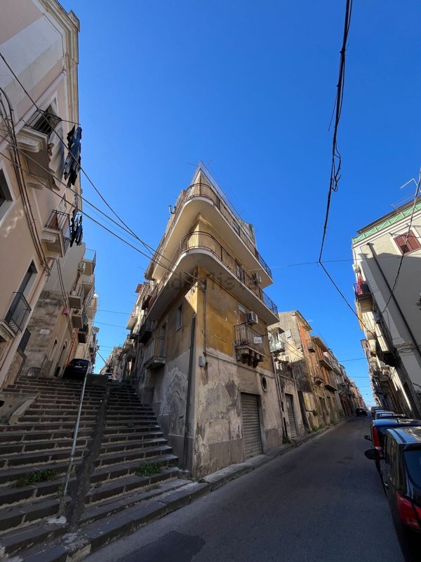 locale commerciale in vendita a Lentini