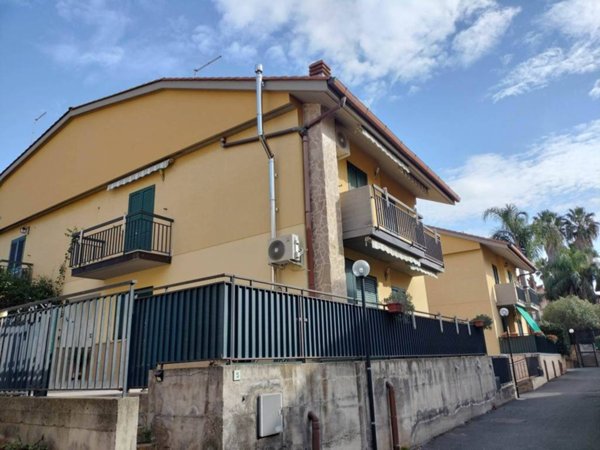 casa indipendente in vendita a Lentini