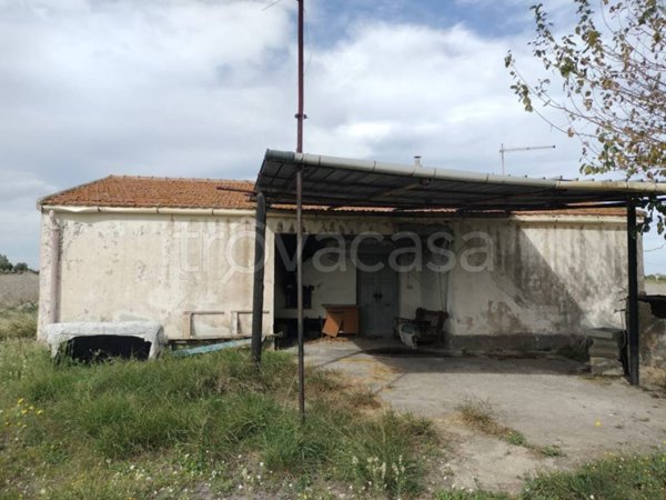 locale commerciale in vendita a Lentini