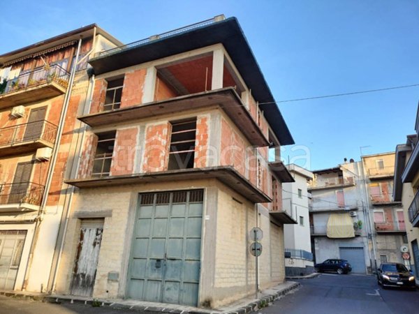 casa indipendente in vendita a Lentini