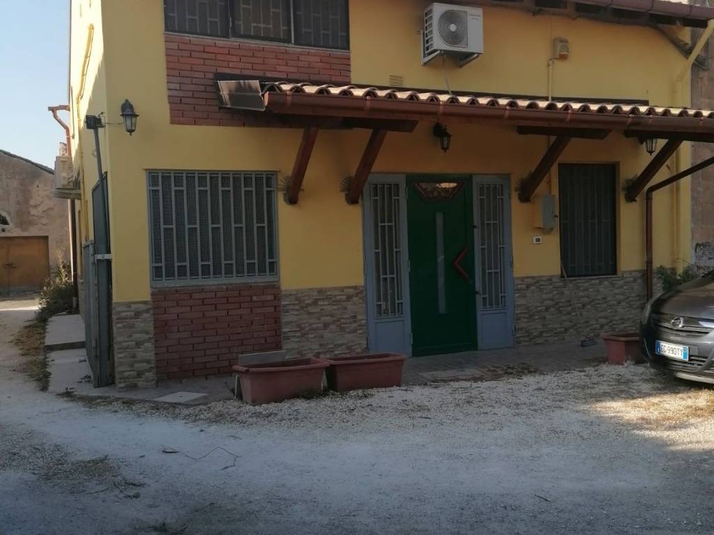 casa indipendente in vendita a Lentini