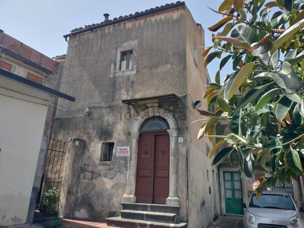 casa indipendente in vendita a Lentini