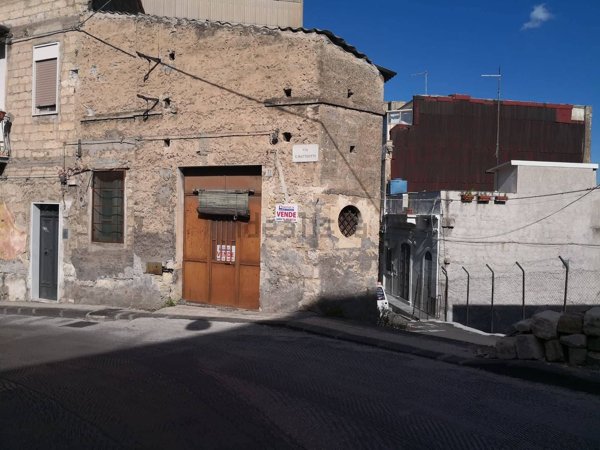 casa indipendente in vendita a Lentini