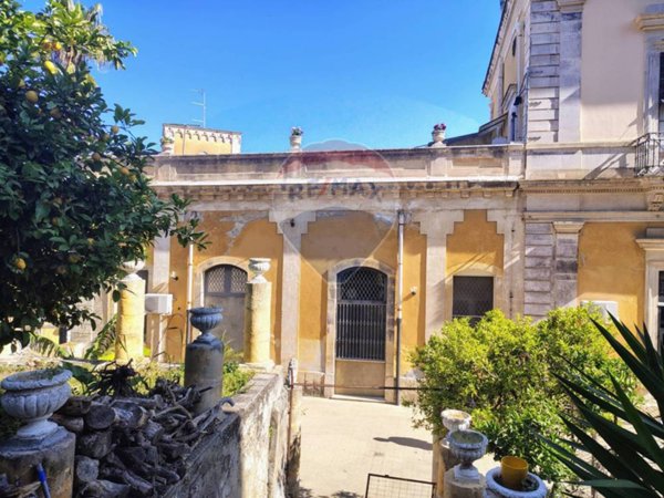 casa indipendente in vendita a Lentini