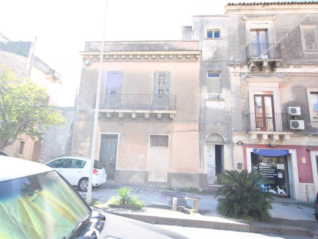 casa indipendente in vendita a Lentini