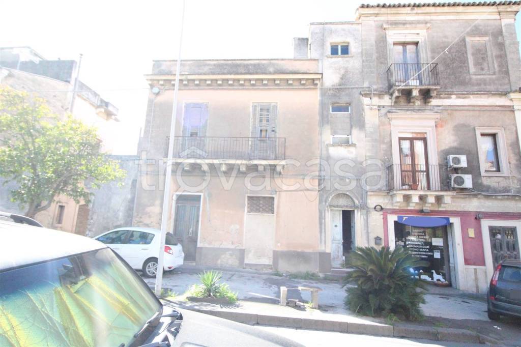 casa indipendente in vendita a Lentini