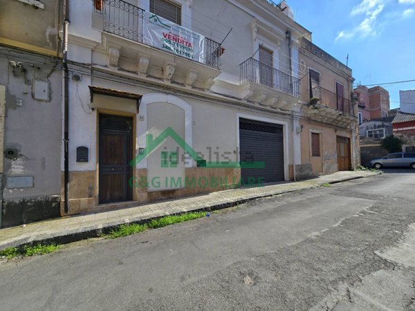 casa indipendente in vendita a Lentini