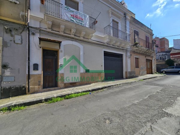 casa indipendente in vendita a Lentini