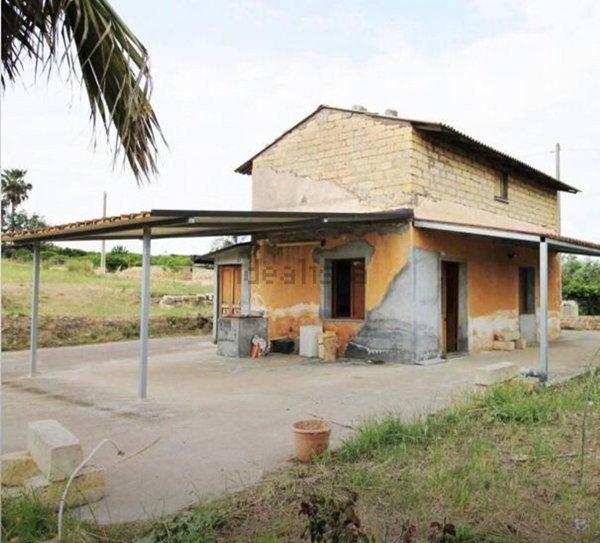 casa indipendente in vendita a Lentini