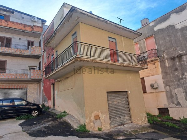 casa indipendente in vendita a Lentini