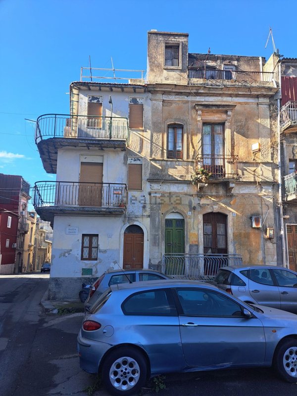 casa indipendente in vendita a Lentini