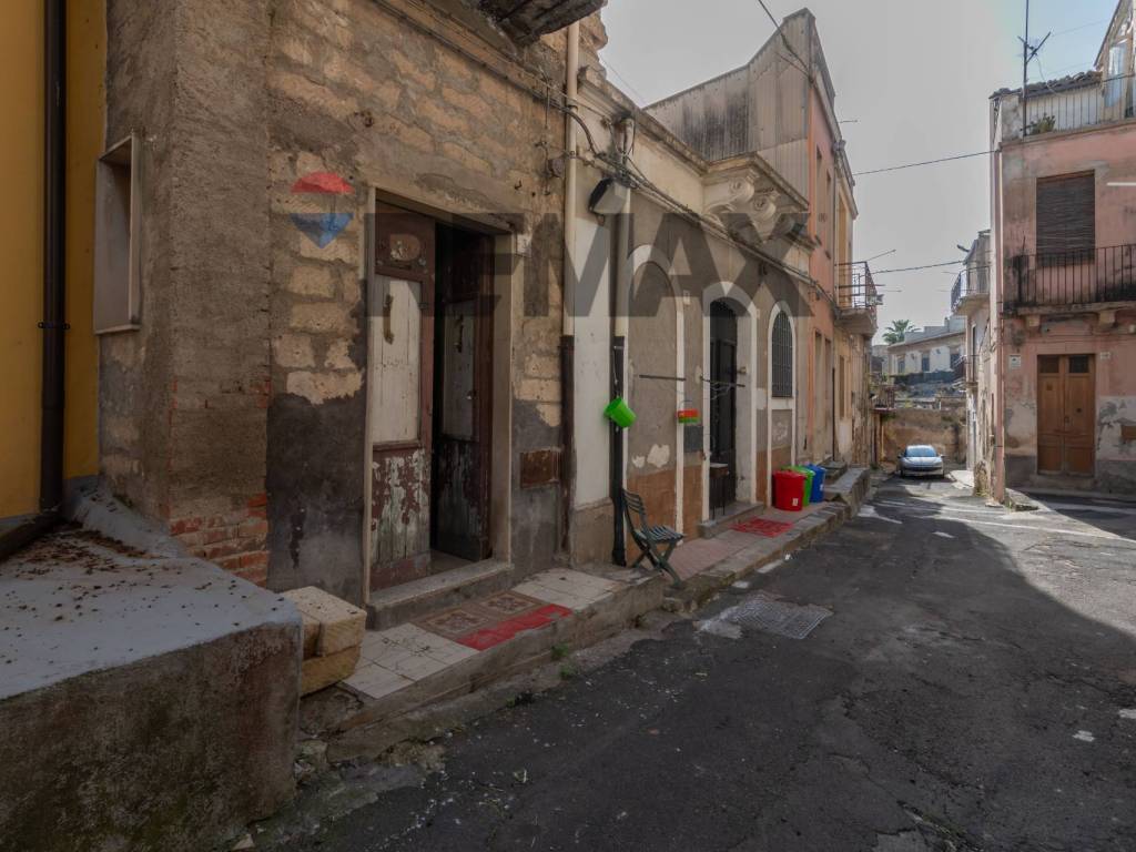 casa indipendente in vendita a Lentini