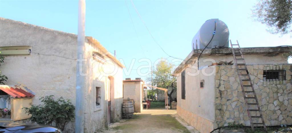 casa indipendente in vendita a Lentini