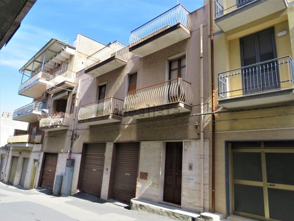 casa indipendente in vendita a Lentini