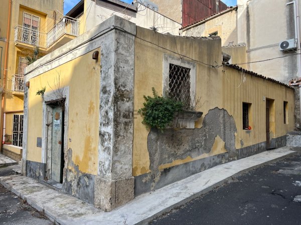 casa indipendente in vendita a Lentini
