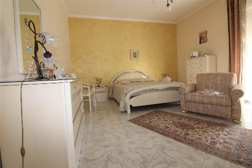 casa indipendente in vendita a Lentini