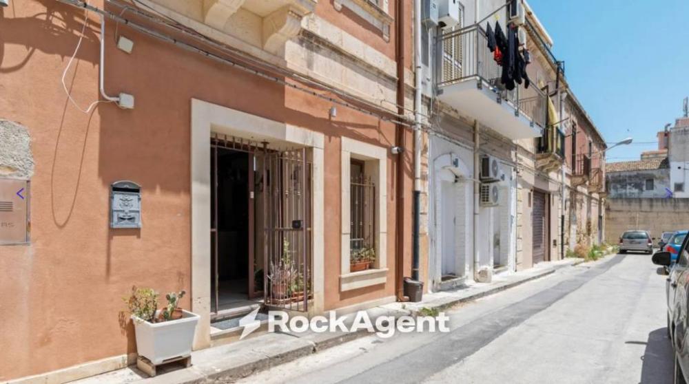 casa indipendente in vendita a Lentini