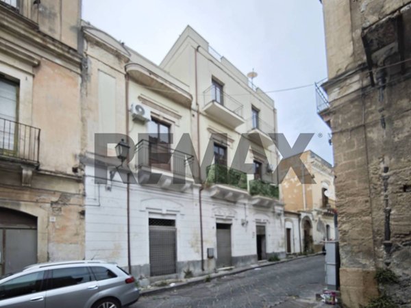 casa indipendente in vendita a Lentini