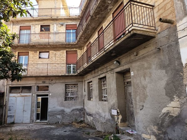 casa indipendente in vendita a Lentini