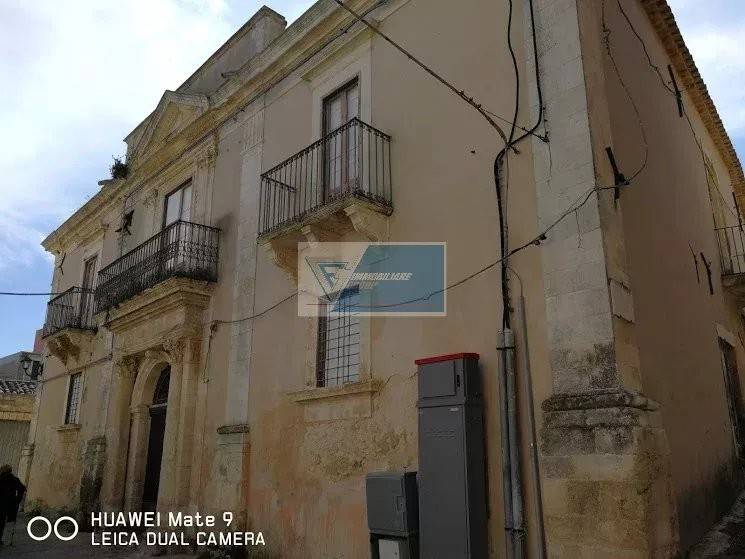 intera palazzina in vendita a Melilli in zona Villasmundo