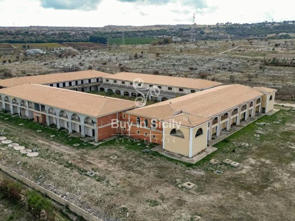 intera palazzina in vendita a Melilli
