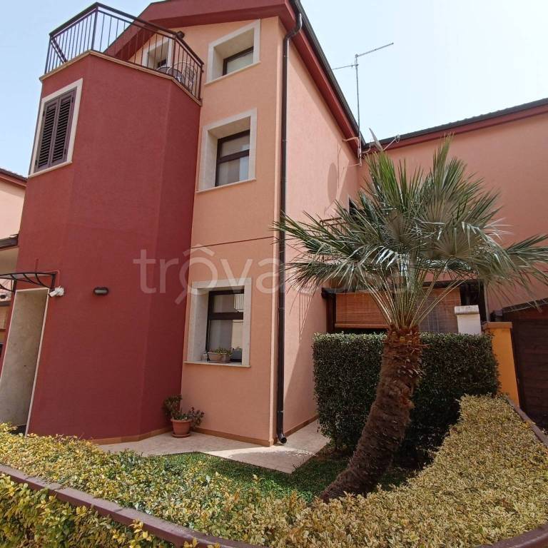 casa indipendente in vendita a Melilli in zona Città Giardino