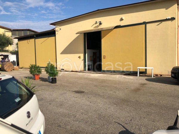 locale commerciale in vendita a Melilli