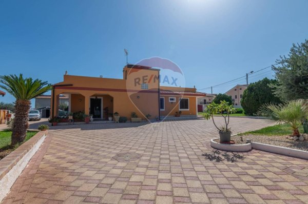 casa indipendente in vendita a Melilli in zona Città Giardino