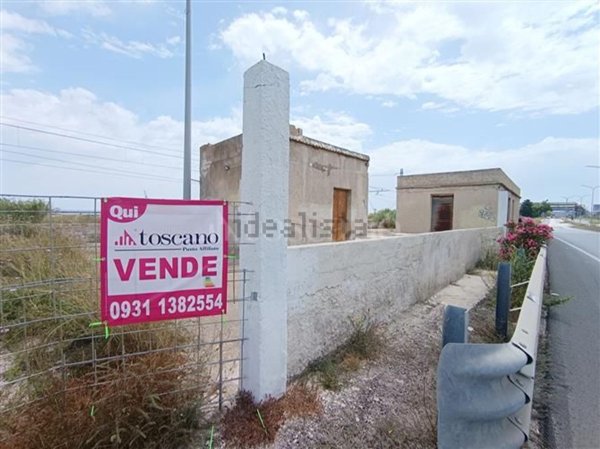 locale commerciale in vendita a Melilli in zona Marina di Melilli