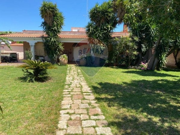 casa indipendente in vendita a Melilli in zona Città Giardino