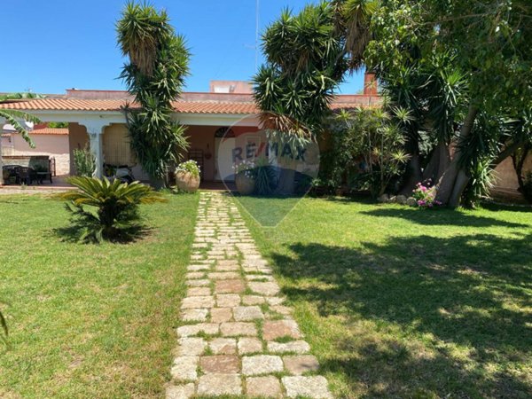 casa indipendente in vendita a Melilli in zona Città Giardino