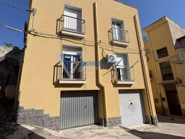 intera palazzina in vendita a Melilli