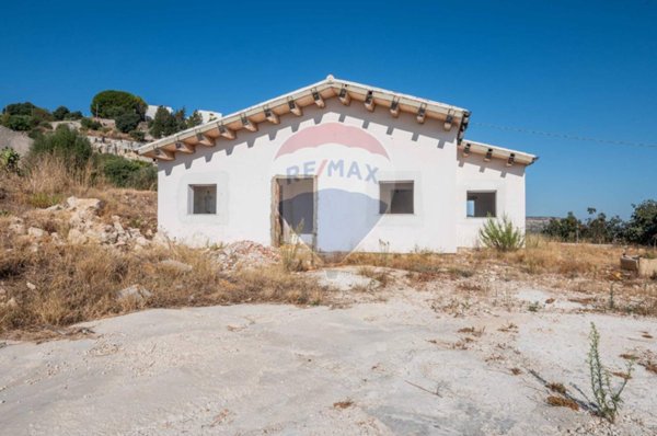 casa indipendente in vendita a Melilli