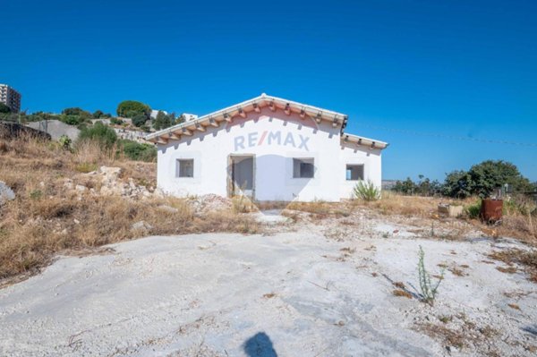 casa indipendente in vendita a Melilli