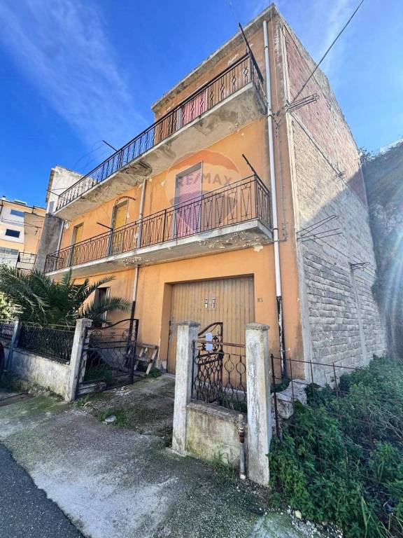casa indipendente in vendita a Melilli