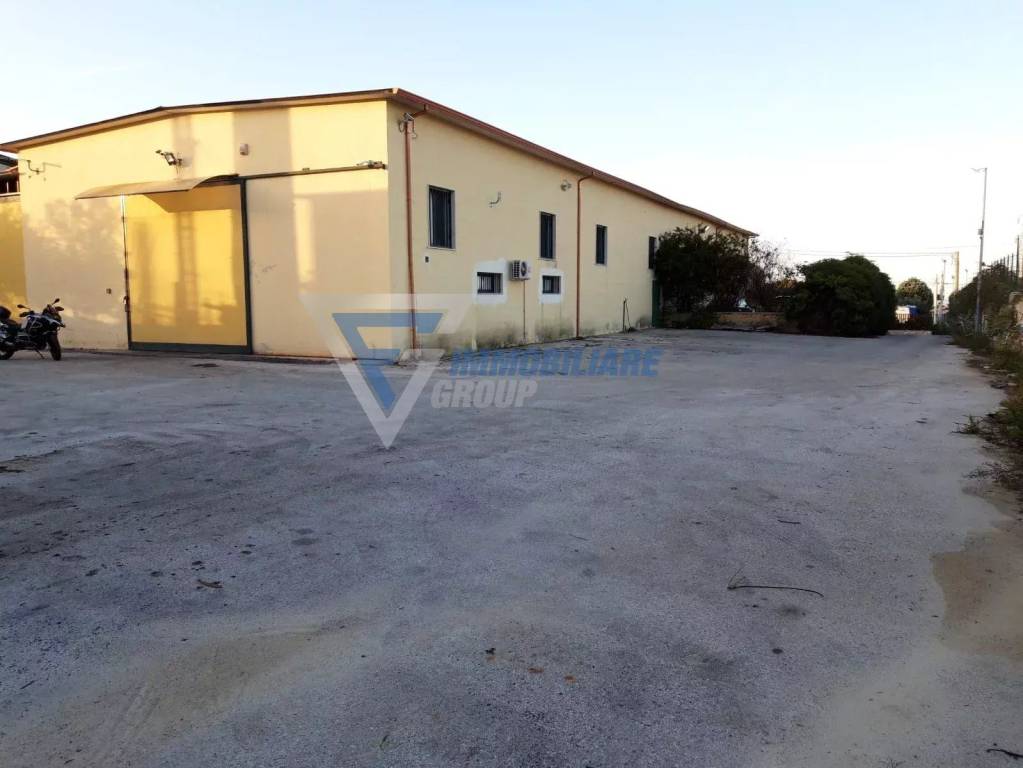 locale commerciale in vendita a Melilli