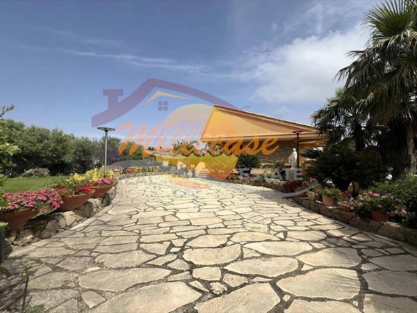 casa indipendente in vendita a Melilli