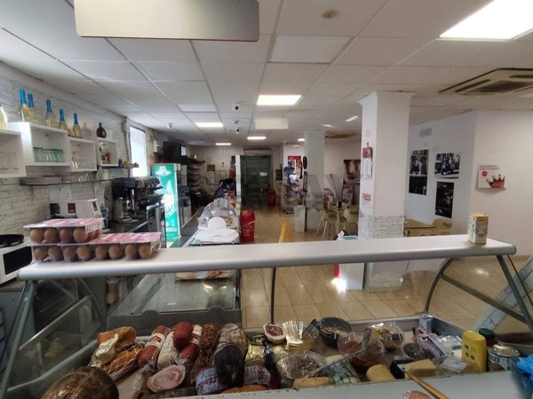 locale commerciale in vendita a Melilli in zona Città Giardino