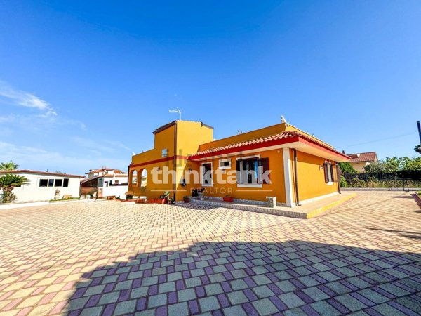 casa indipendente in vendita a Melilli in zona Città Giardino