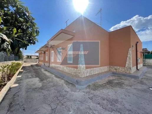 casa indipendente in vendita a Melilli in zona Città Giardino