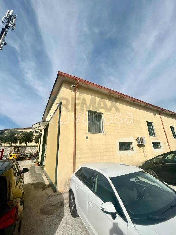 locale commerciale in vendita a Melilli in zona Città Giardino