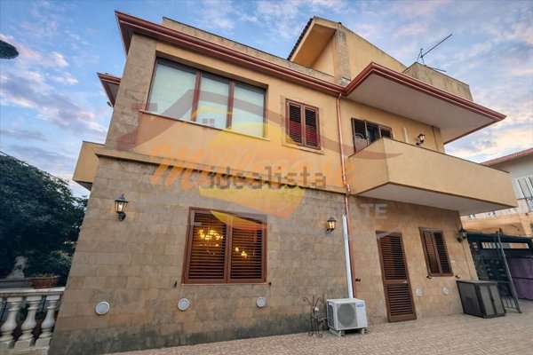 casa indipendente in vendita a Melilli in zona Città Giardino