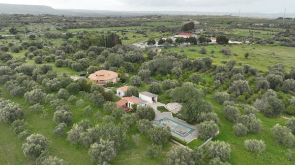 casa indipendente in vendita a Melilli