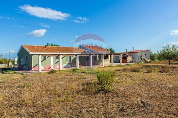 casa indipendente in vendita a Melilli