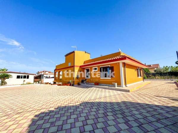 casa indipendente in vendita a Melilli in zona Città Giardino