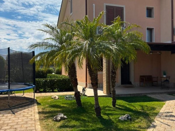 casa indipendente in vendita a Melilli in zona Città Giardino