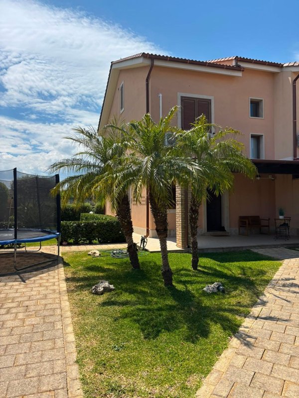casa indipendente in vendita a Melilli in zona Città Giardino