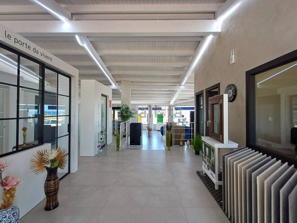 locale commerciale in vendita a Melilli in zona Città Giardino
