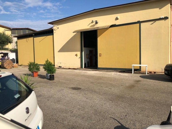 locale commerciale in vendita a Melilli in zona Città Giardino