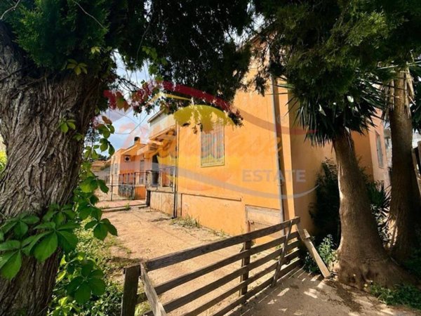 casa indipendente in vendita a Melilli in zona Città Giardino
